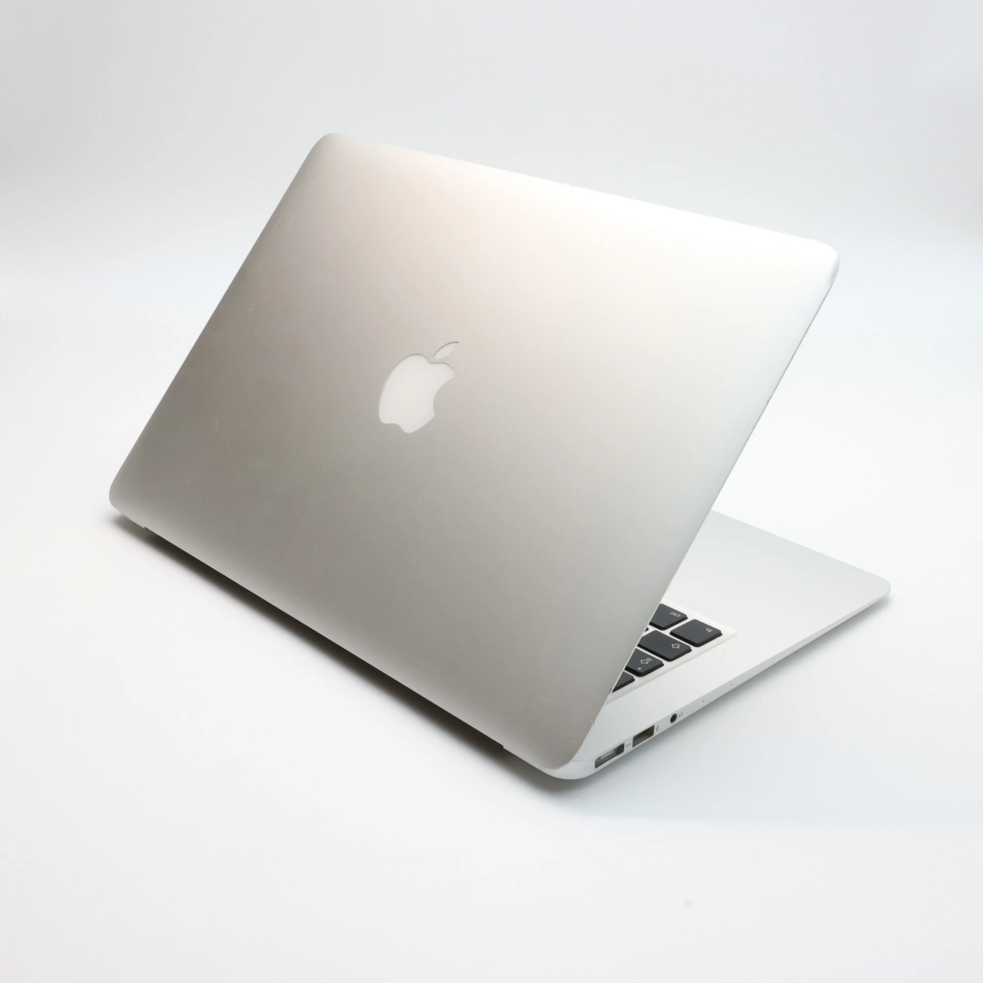 Apple Macbook AIR 128 GB Silver 3 ciklus 2015 13 i5 8 GB SSD