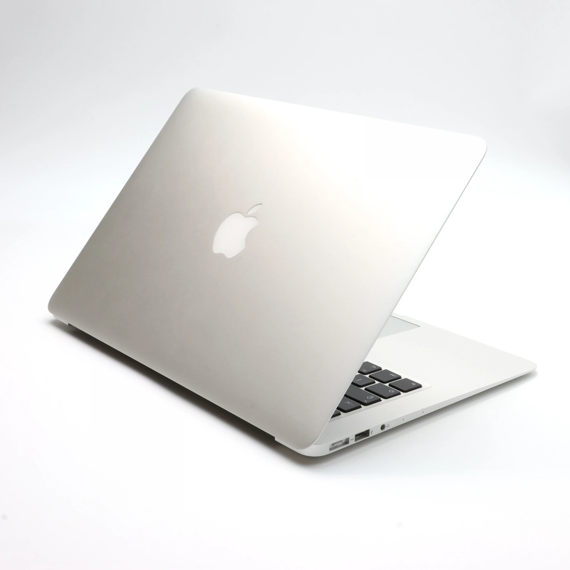 Apple MacBook Air 13" 2015 i5 256 GB 8 GB RAM Silver 82% HUN Bill 