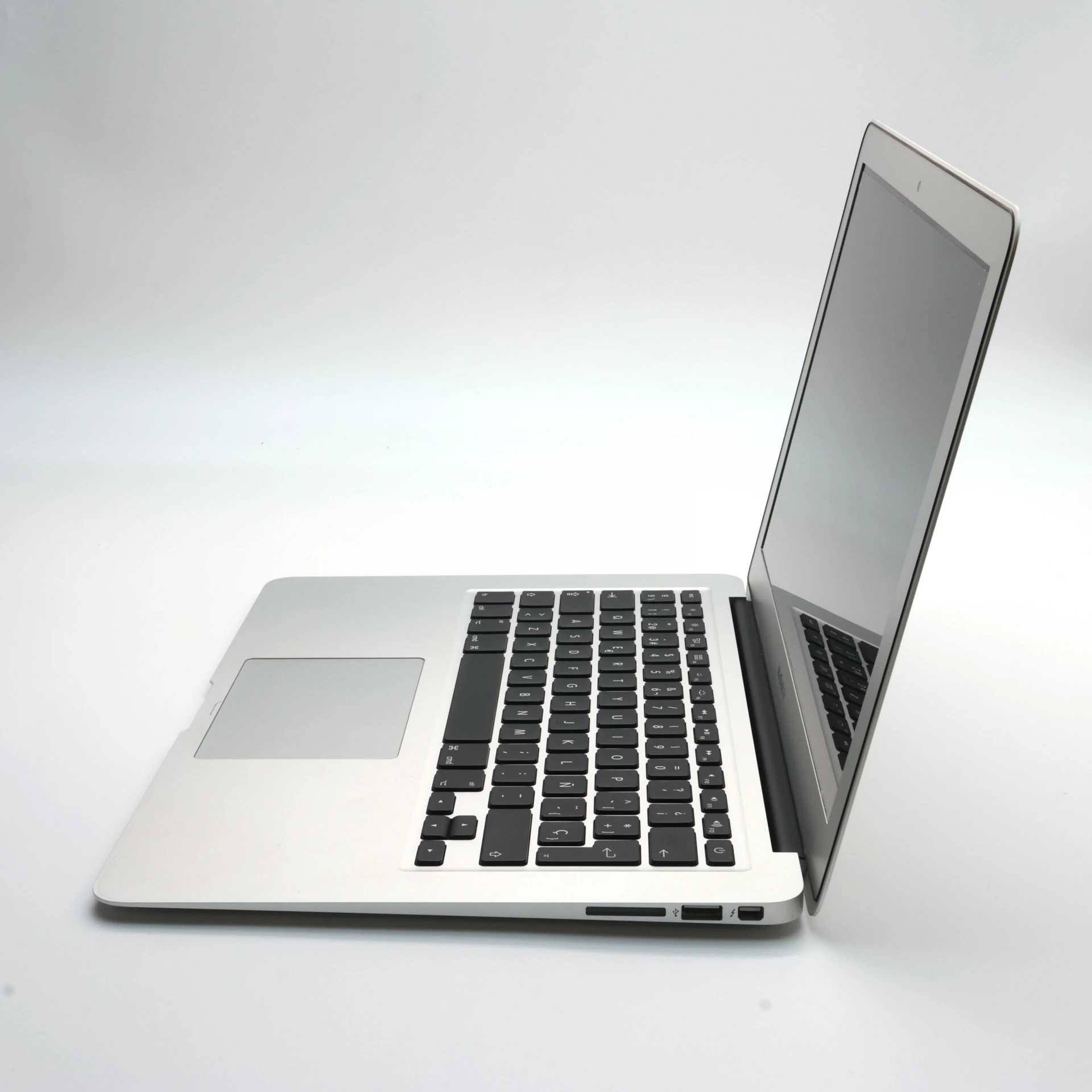 Apple MacBook Air 13″ 2017 i5 128 GB 8 GB RAM Silver EU Bill 