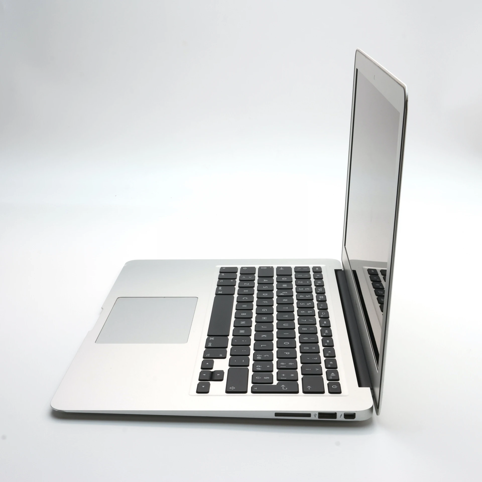 Apple MacBook Air 13″ 2017 i5 128 GB 8 GB RAM Silver EU Bill 