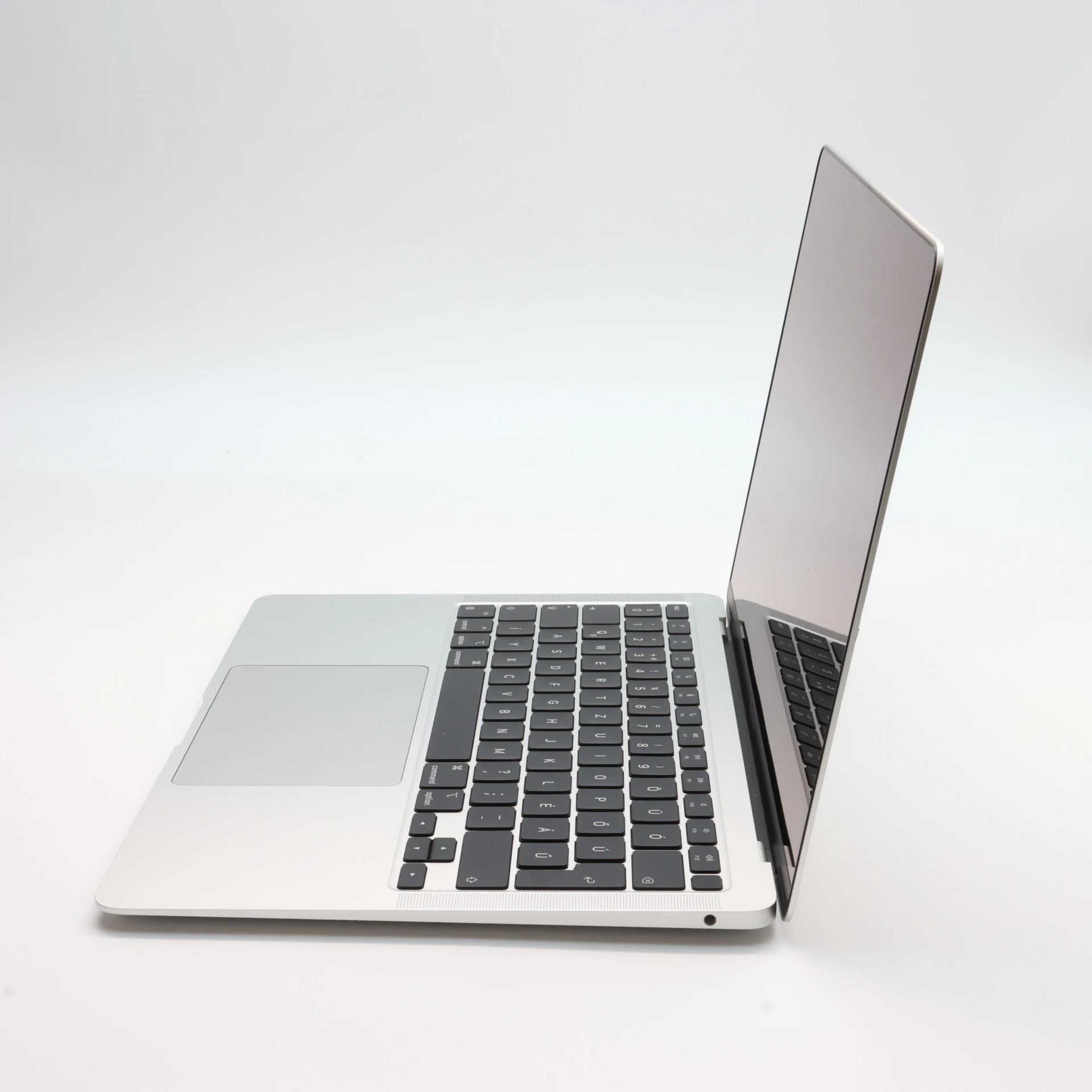 Apple MacBook Air 13″ 2020 256 GB Silver 100 ciklus M1 