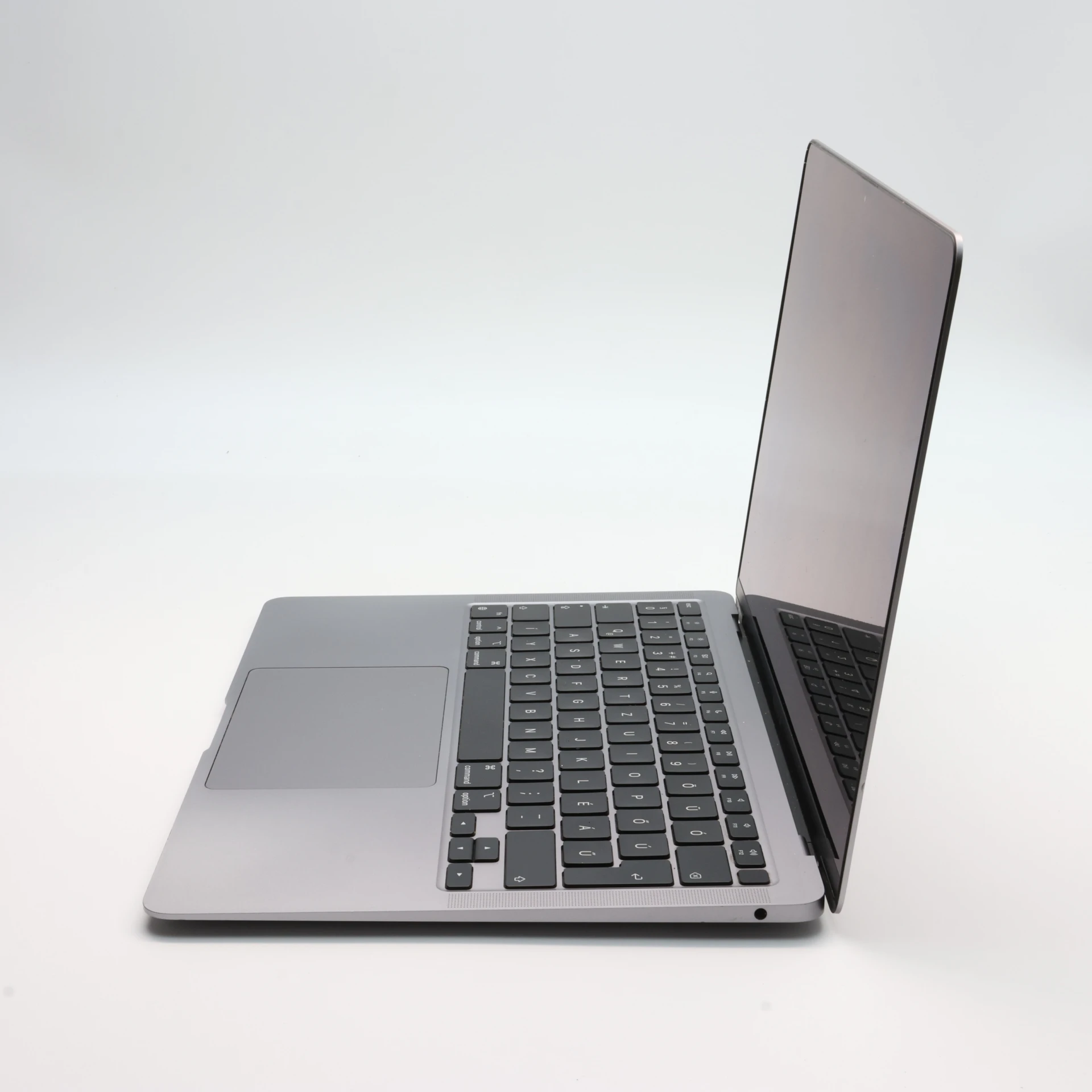 Apple MacBook Air 13″ 2020 256 GB Space Gray 80 ciklus M1 
