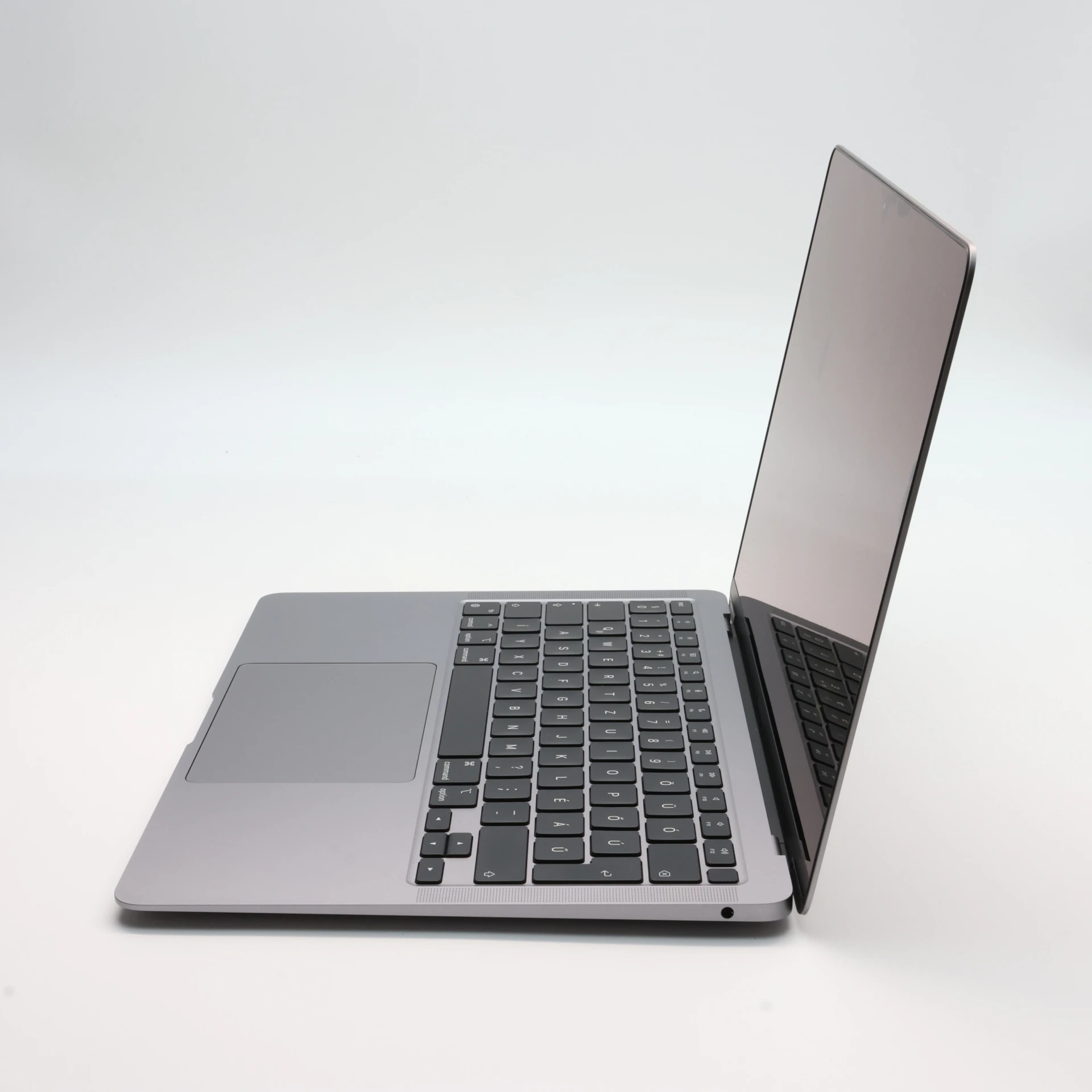 Apple MacBook Air 13″ 2020 256 GB Space Gray 100 ciklus M1 