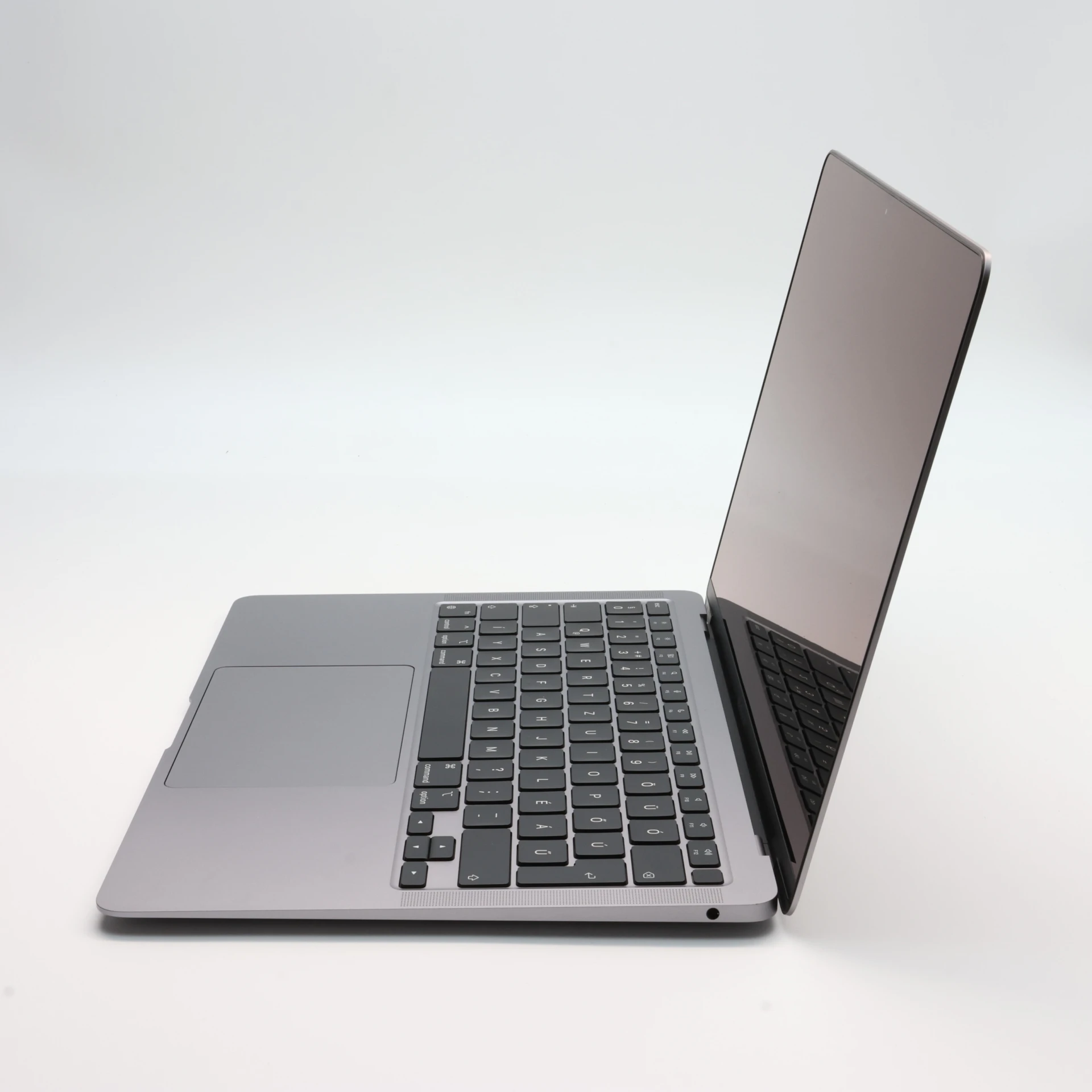 Apple MacBook Air 13″ 2020 256 GB Space Gray 99 ciklus M1 
