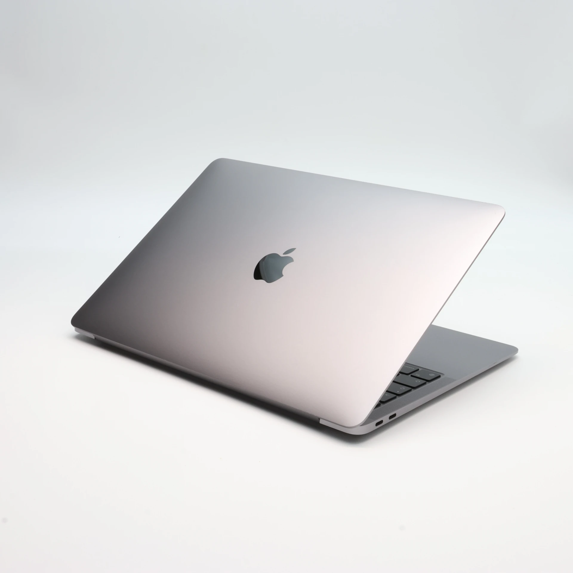 Apple MacBook Air 13″ 2020 256 GB Space Gray 99 ciklus M1 