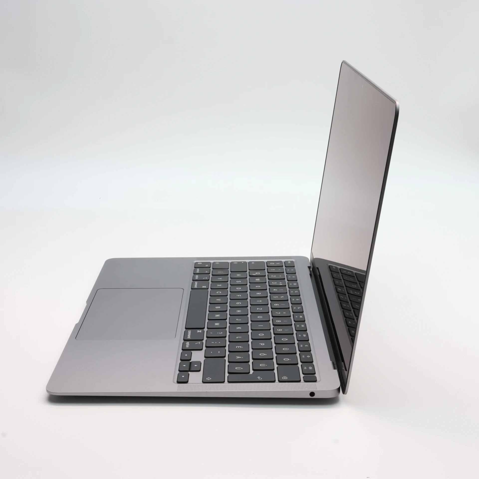 Apple MacBook Air 13″ 2020 256 GB Space Gray 93 ciklus M1 
