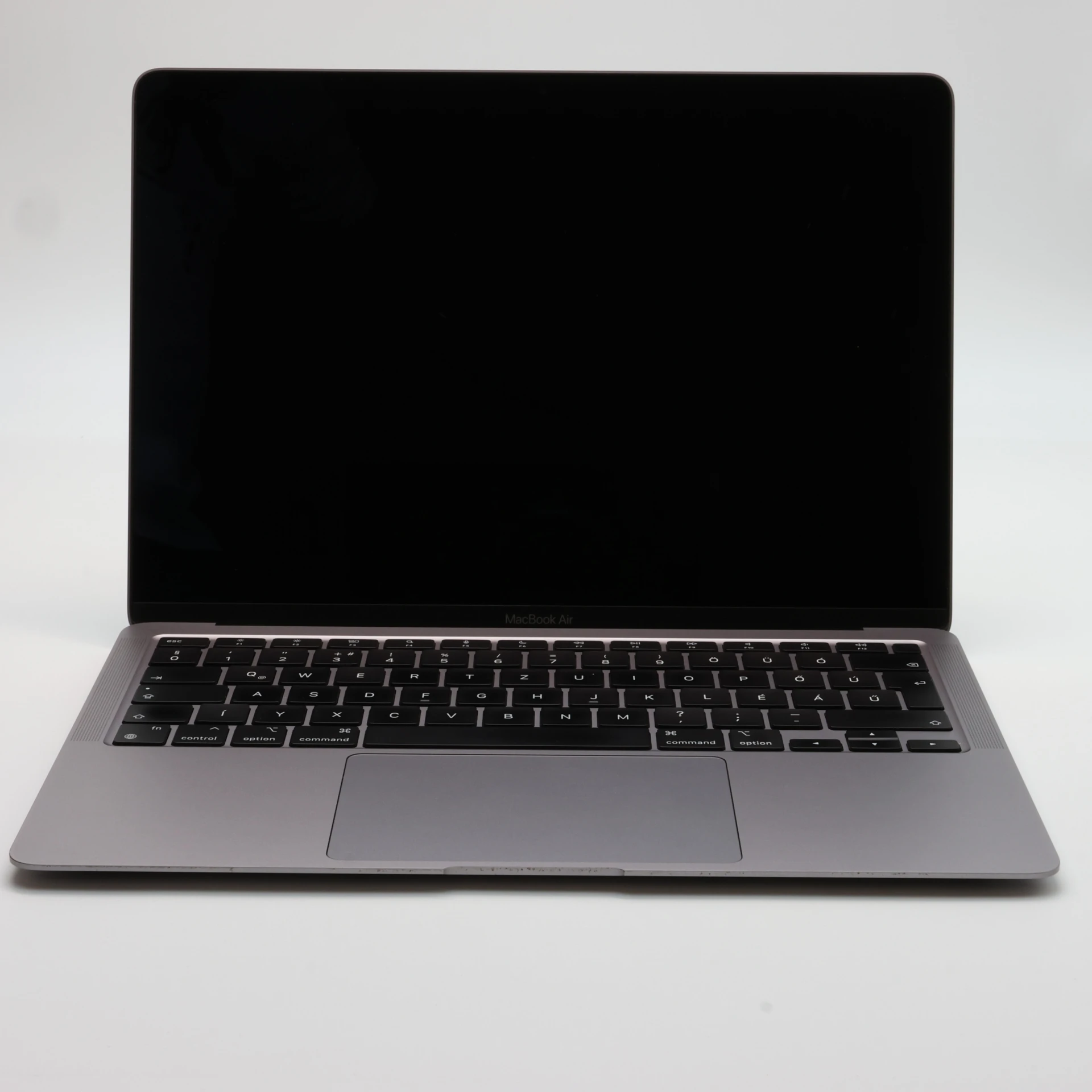 Apple MacBook Air 13″ 2020 256 GB Space Gray 96 ciklus M1 