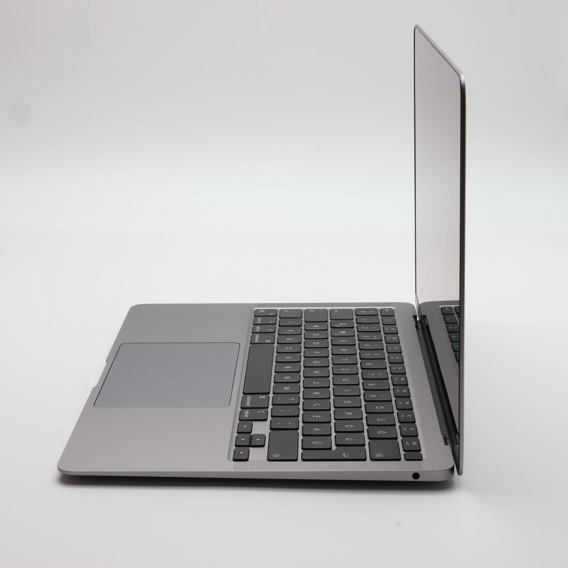 Apple MacBook Air 13″ 2020 256 GB Space Gray 96 ciklus M1 