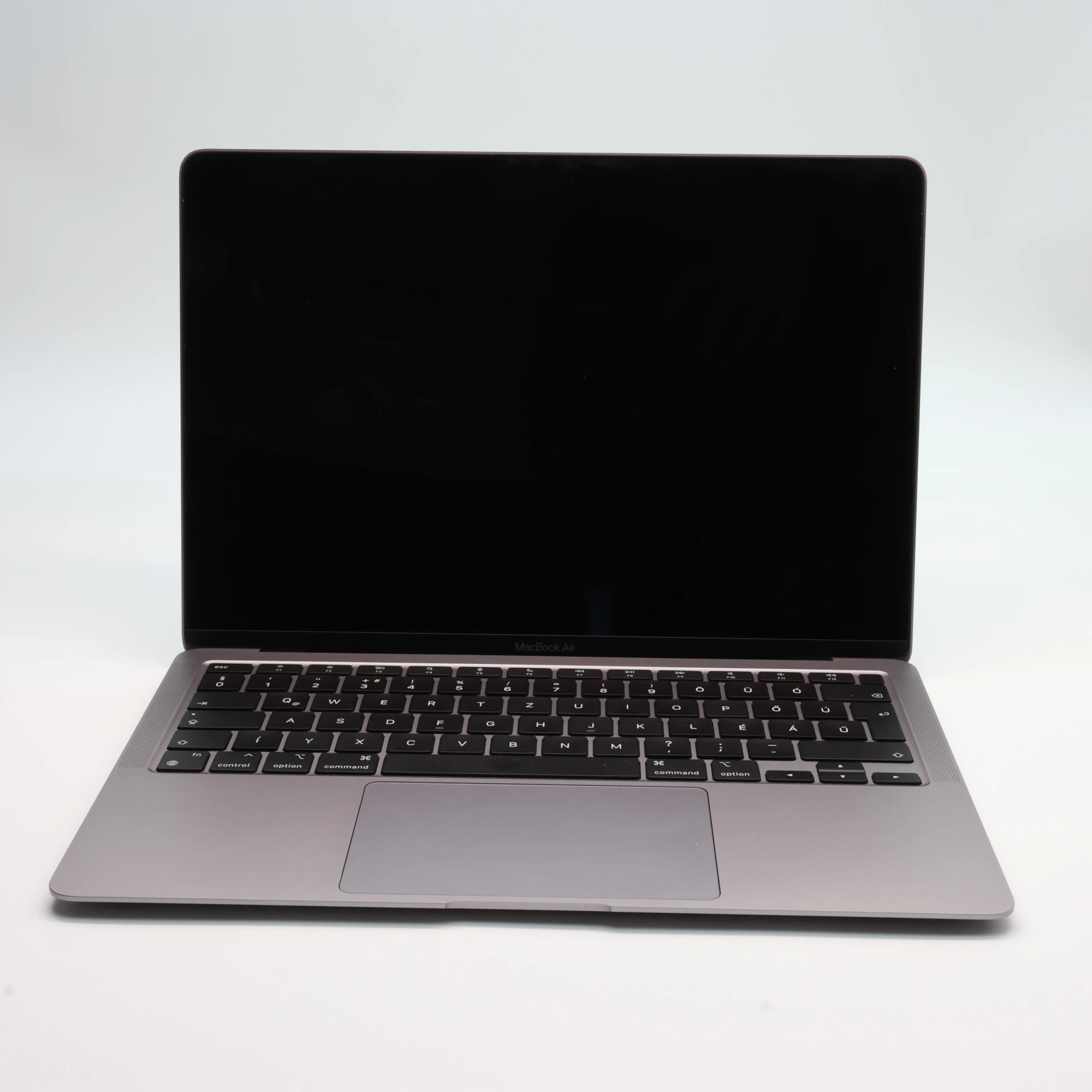 Apple MacBook Air 13″ 2020 256 GB Space Gray 97 ciklus M1 