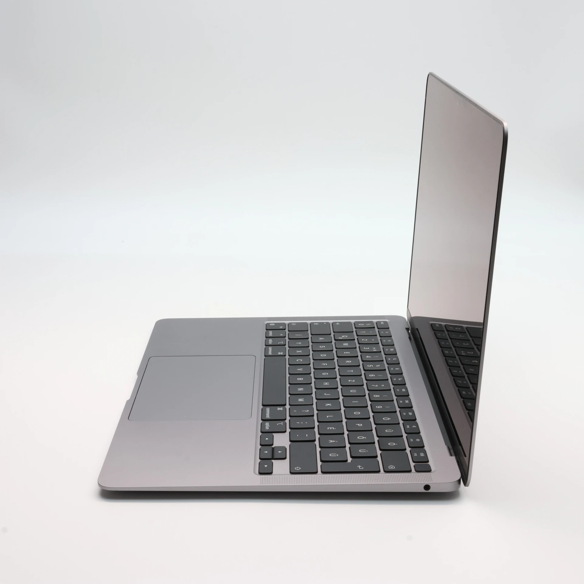 Apple MacBook Air 13″ 2020 256 GB Space Gray 97 ciklus M1 