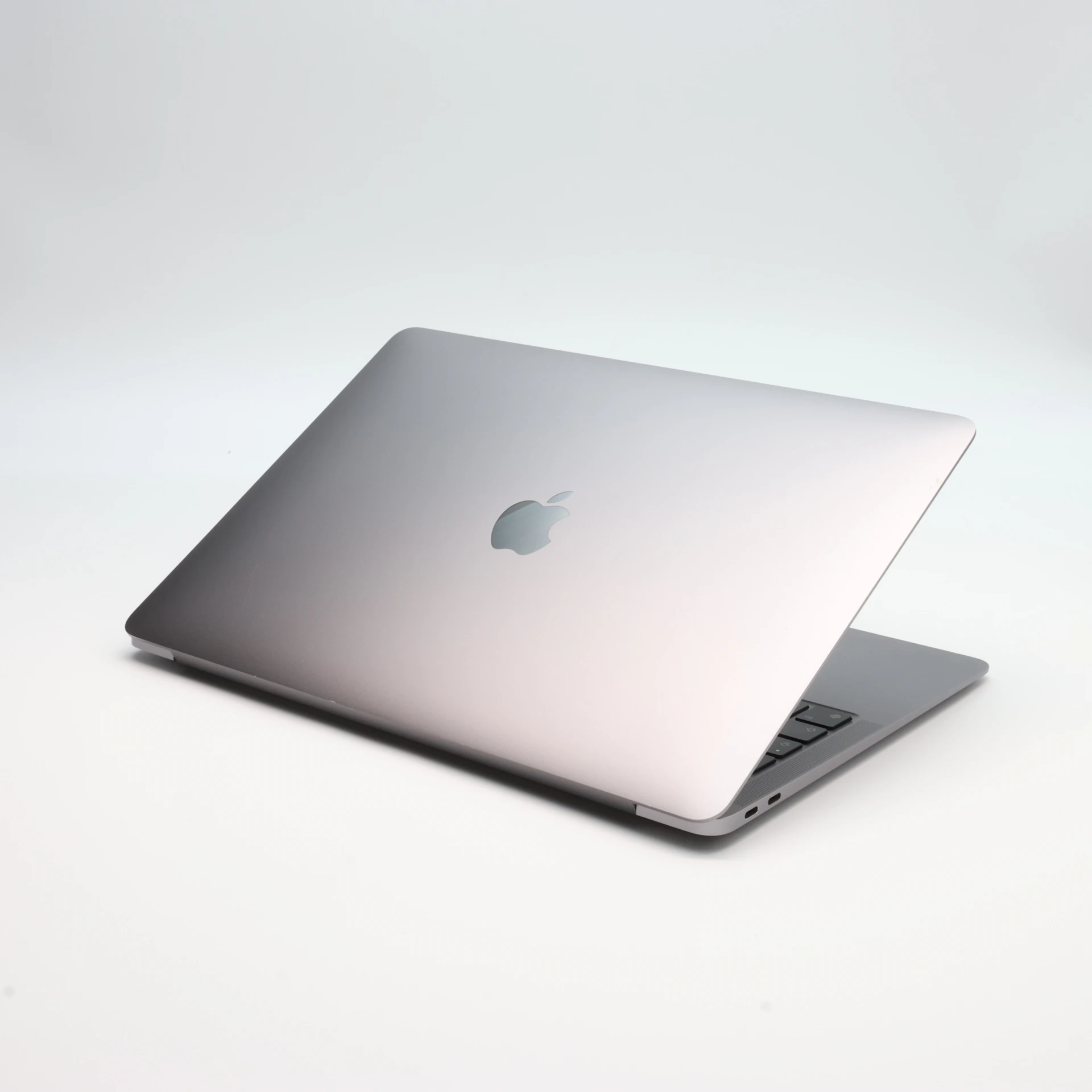 Apple MacBook Air 13″ 2020 256 GB Space Gray 89 ciklus M1 