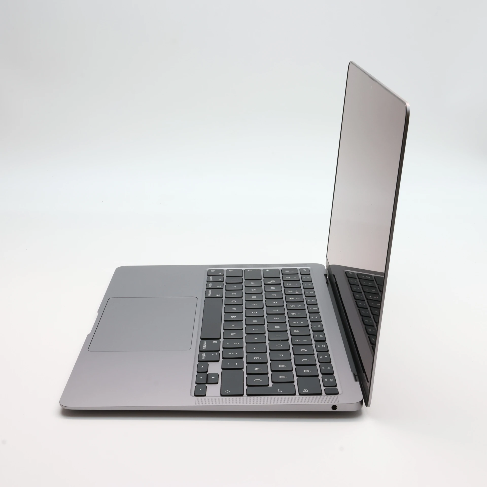 Apple MacBook Air 13″ 2020 256 GB Space Gray 89 ciklus M1 
