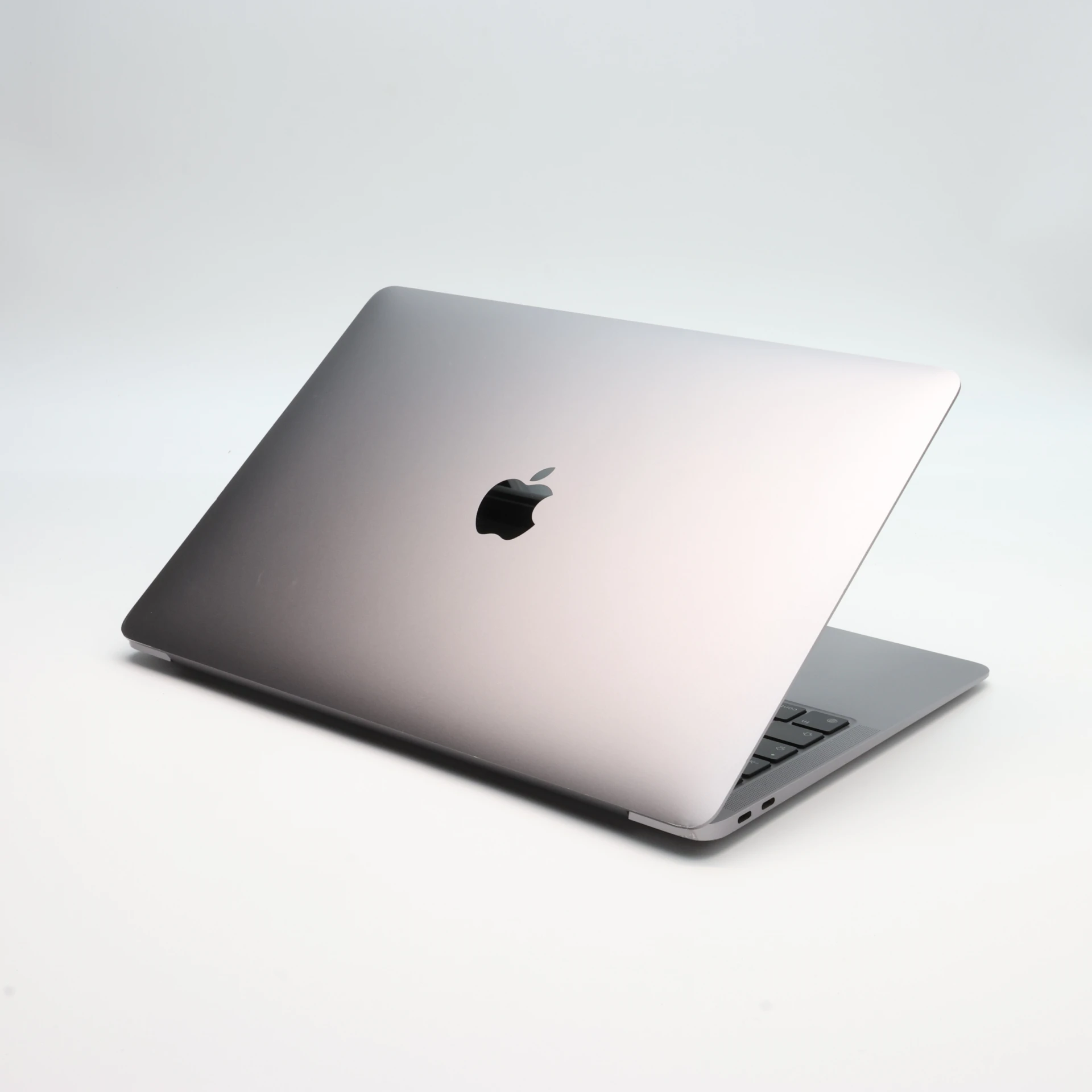 Apple MacBook Air 13″ 2020 256 GB Space Gray 89 ciklus M1 