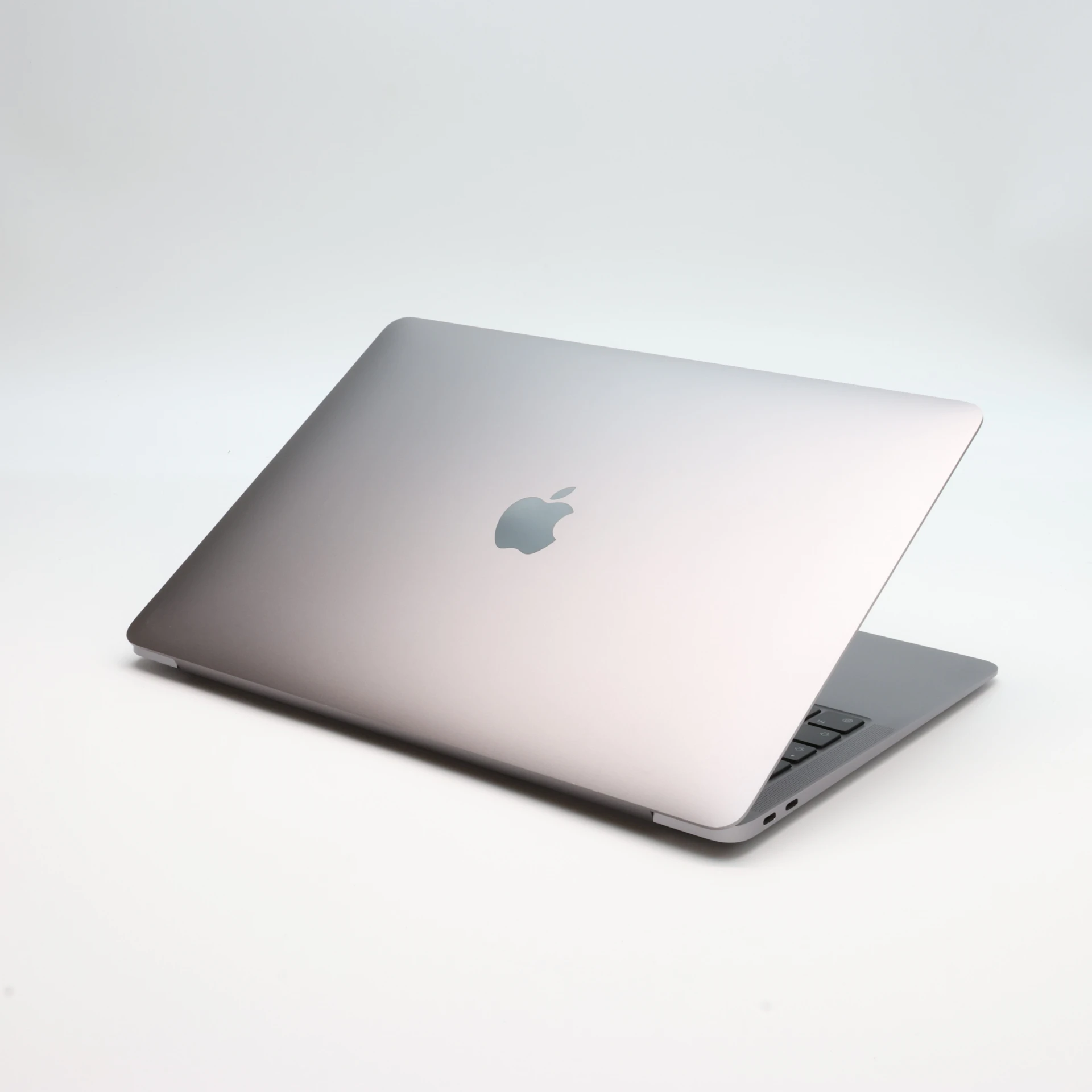Apple MacBook Air 13″ 2020 256 GB Space Gray 89 ciklus M1 