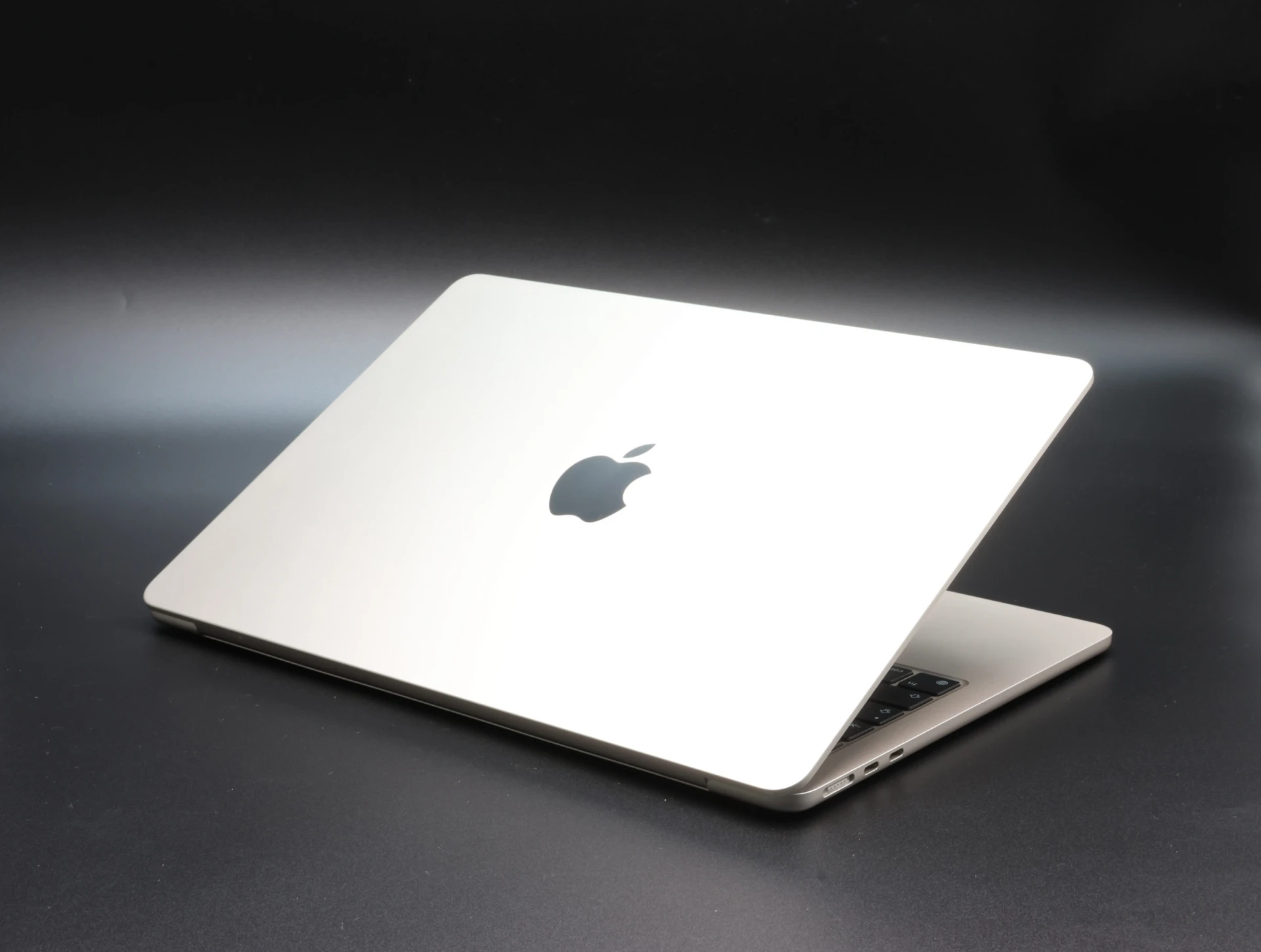Apple MacBook Air 13″ 2022 256 GB Starlight 94 ciklus M2 
