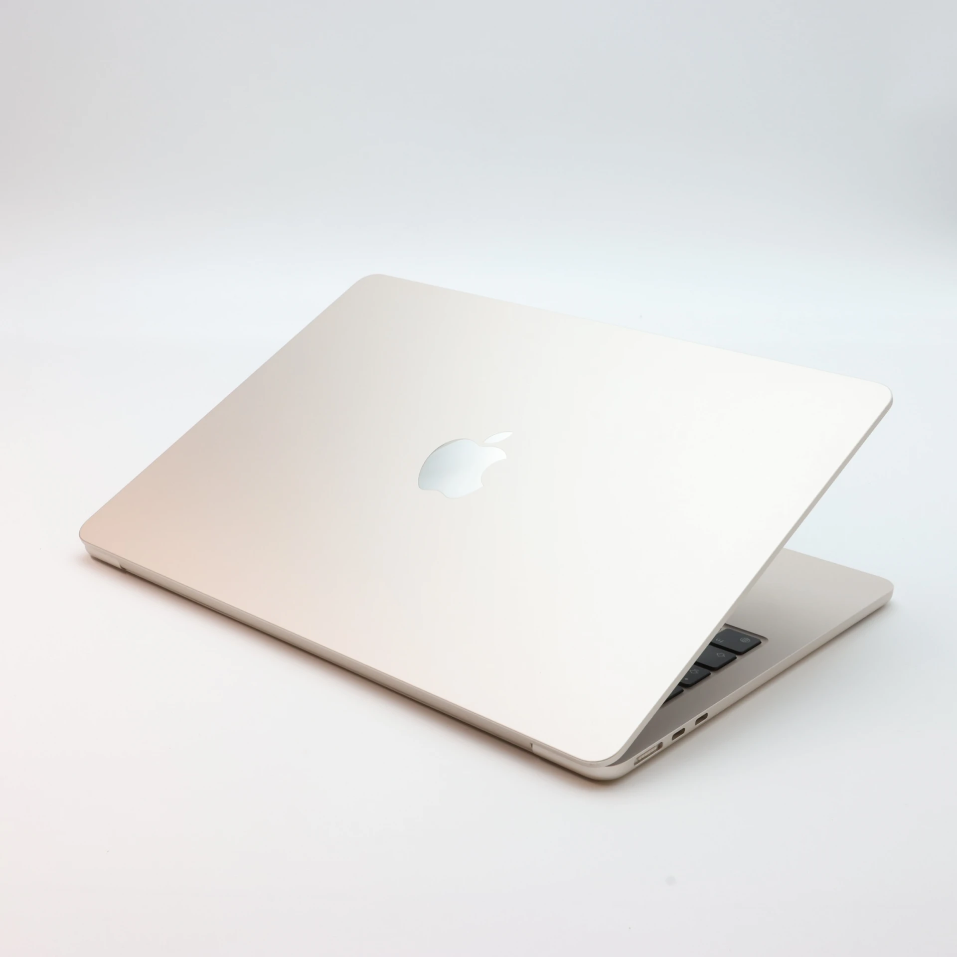 Apple MacBook Air 13″ 2022 256 GB Starlight 94 ciklus M2 8 GB SSD