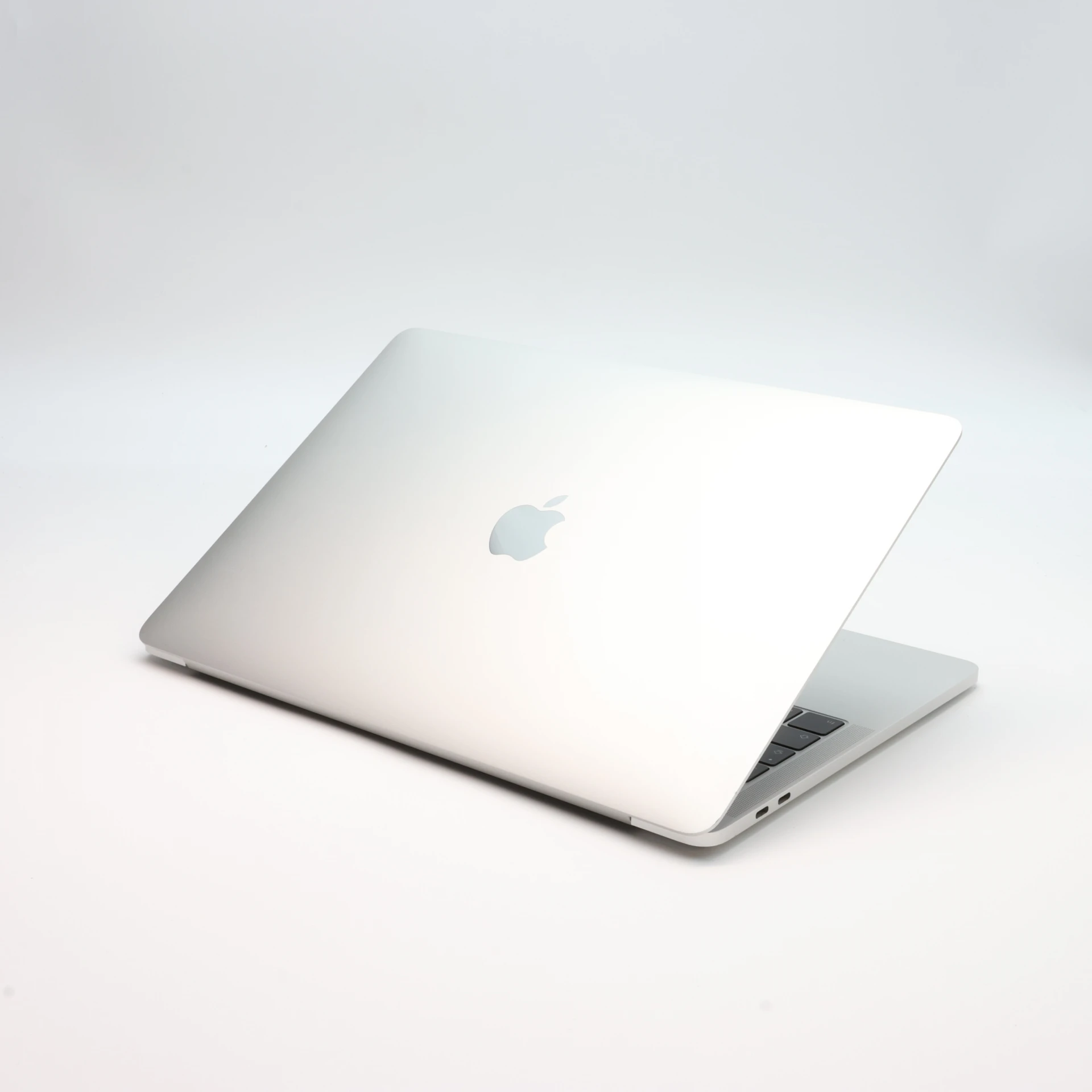 Apple MacBook Pro 13″ Touch Bar 2019 i7 512 GB SSD 16 GB RAM Silver EU Bill 