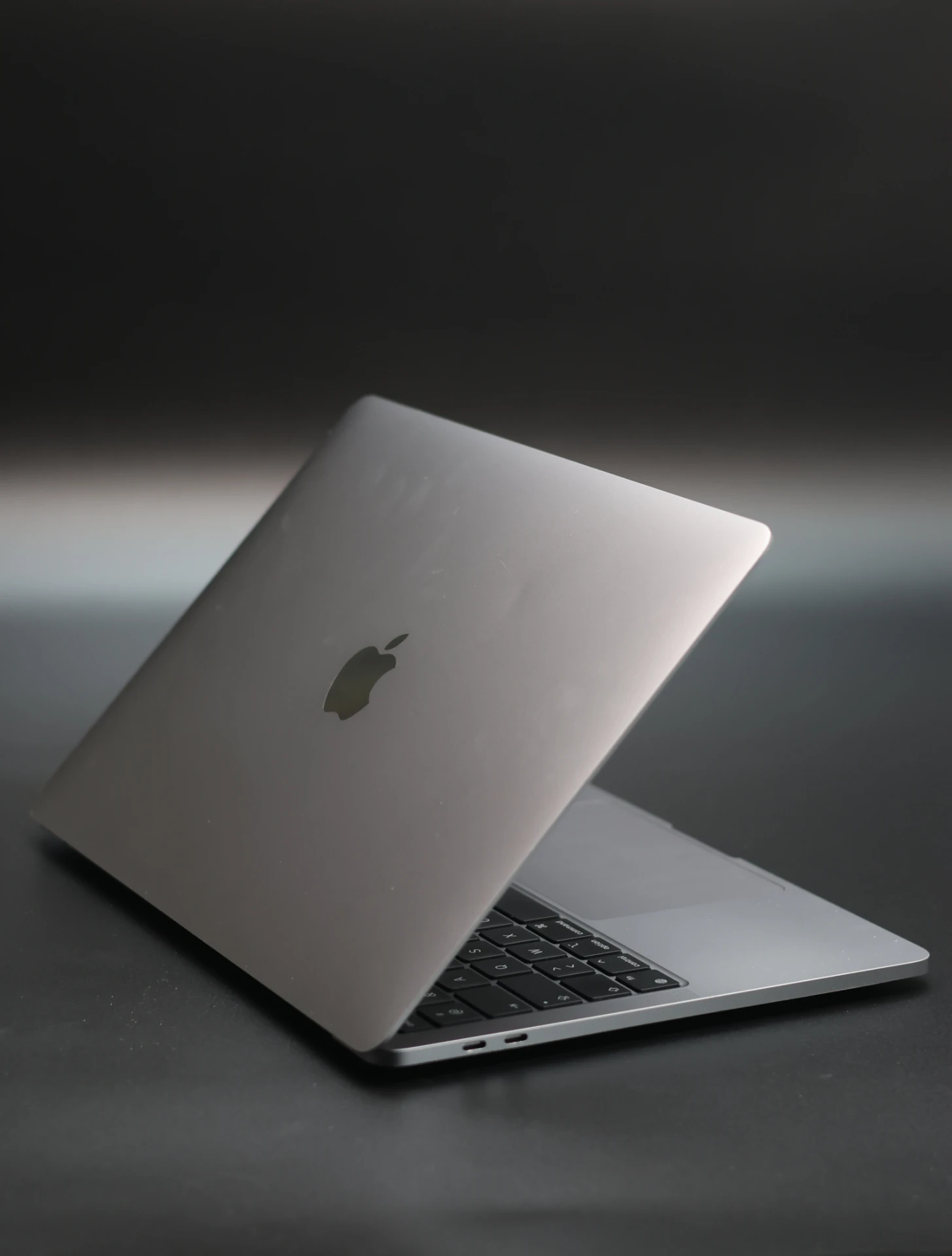 Apple MacBook Pro 13″ Touch Bar 2020 M1 256 GB SSD 8 GB RAM Space Gray 