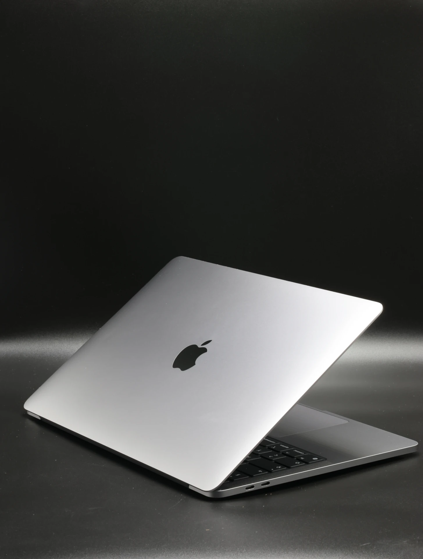 Apple MacBook Pro 13″ Touch Bar 2020 M1 256 GB SSD 8 GB RAM Space Gray 95% EU Bill 